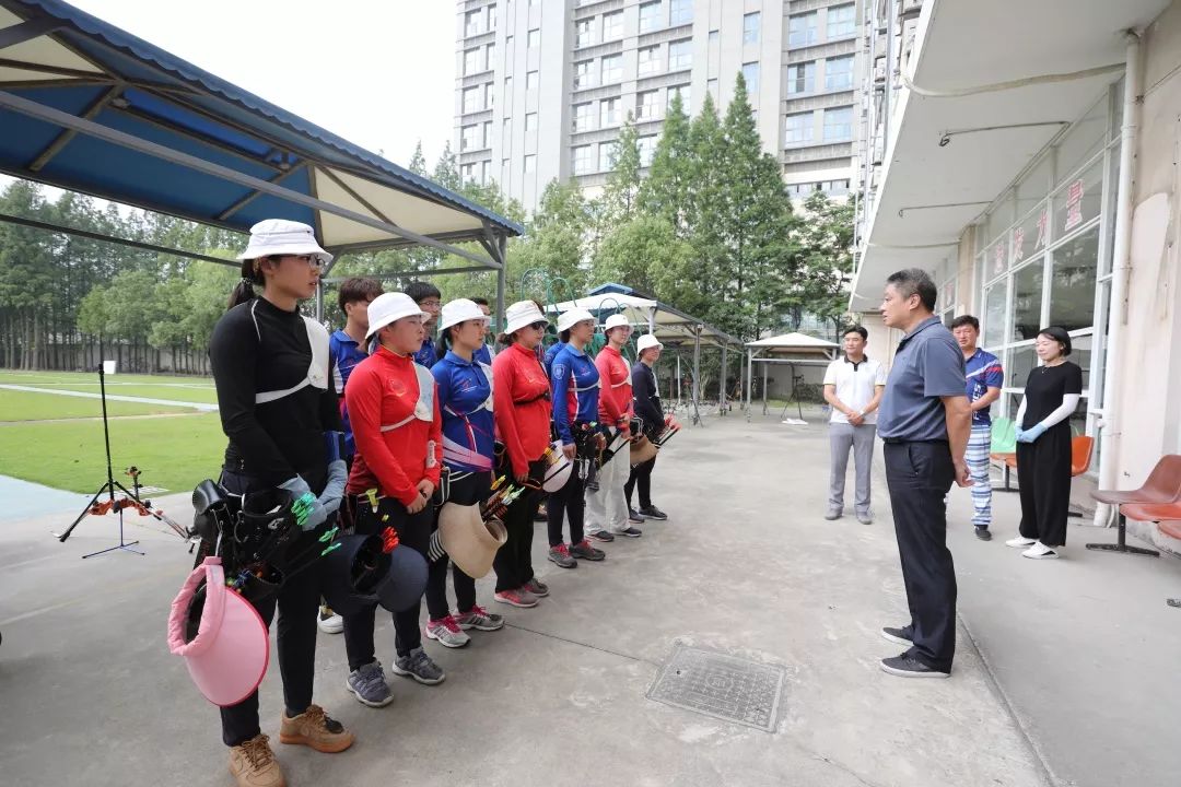  滑動查看下一張圖片 >>楊培剛先後赴慰問東方綠舟體育訓練基地