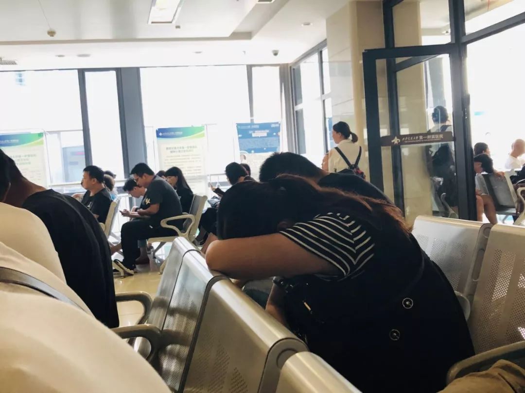 抑郁焦虑失眠挤爆精神心理科的年轻人都怎么了