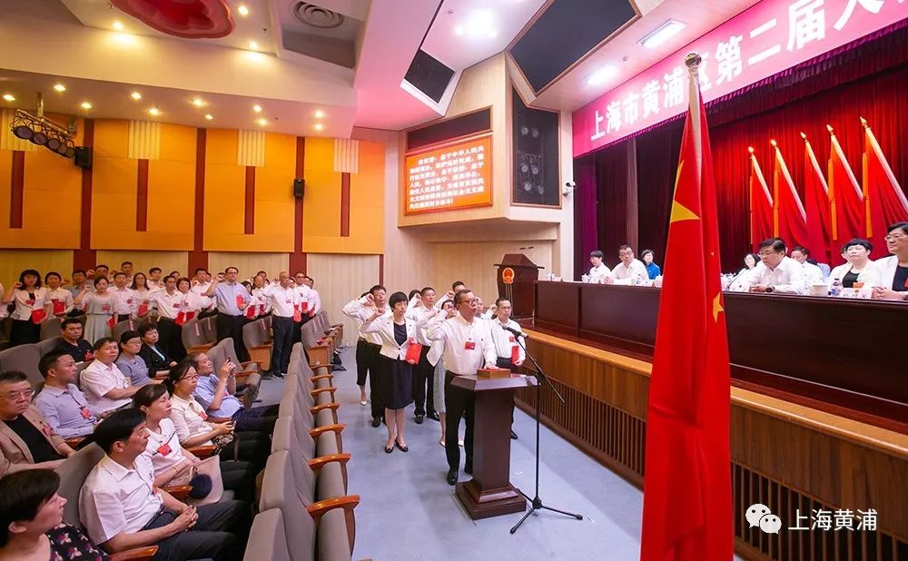 表決通過了總監票人,監票人名單,並以無記名投票的方式,補選楊新平