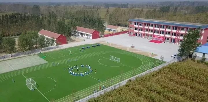 独山镇位于巨野县城东南14公里,东临济宁曲阜机场,西接京九铁路,菏开