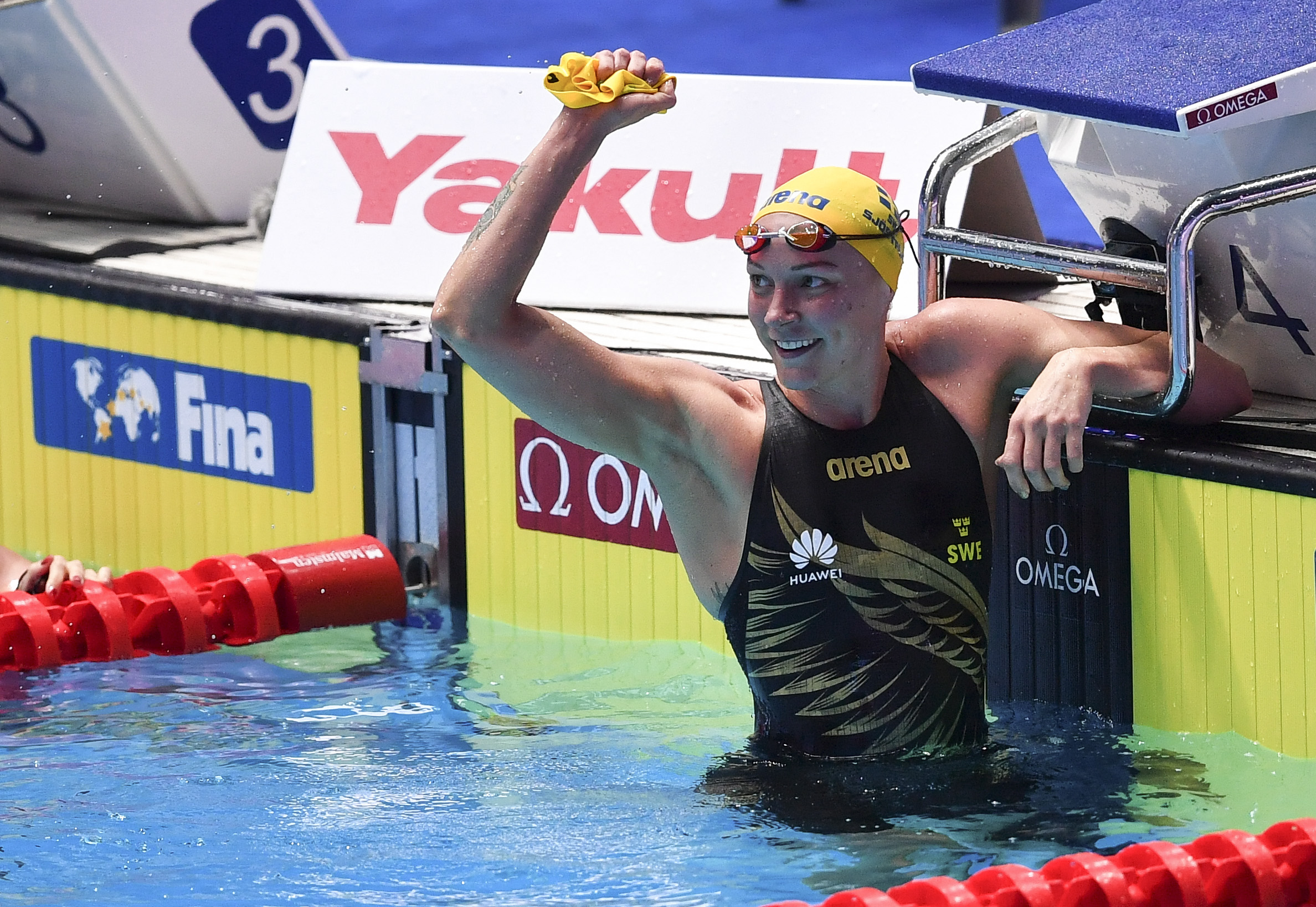 游泳——女子50米蝶泳:瑞典选手舍斯特伦夺冠