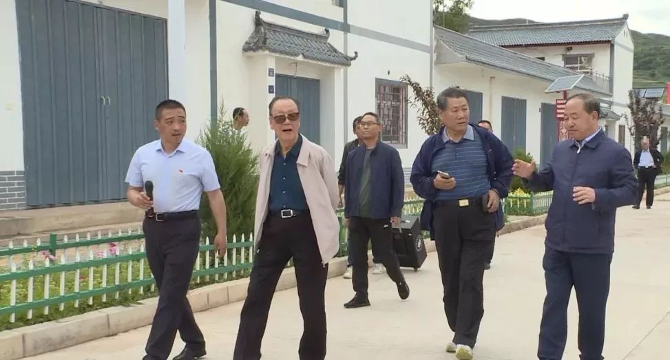 省,市相关负责人,县委常委,组织部部长王世宴陪同考察.