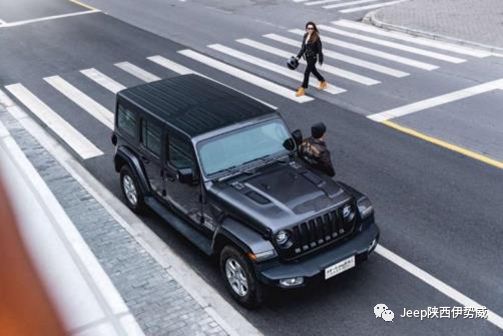 开jeep牧马人的男人魅力不止韩商言