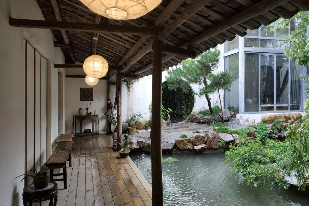 他徒手造700㎡中式院子带妻儿搬入老祖宗的生活方式最养人