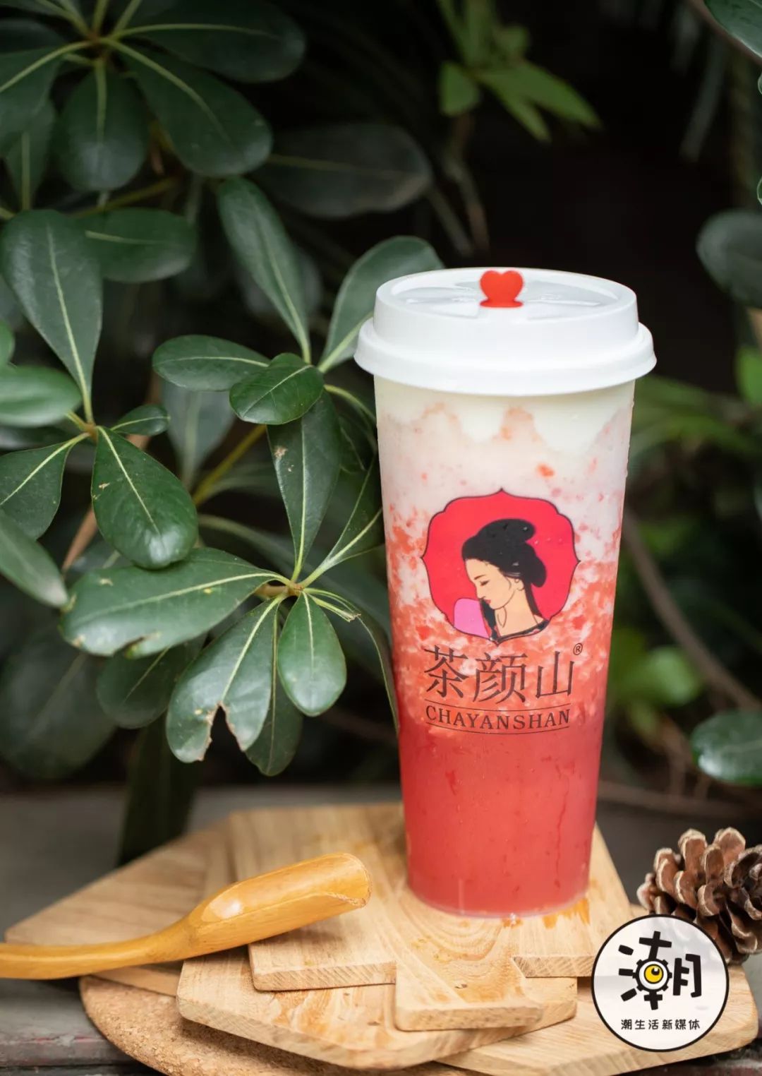 茶颜山使用进口芝士淡奶油纯手工制作的奶盖口感细腻顺滑还不怕长胖!