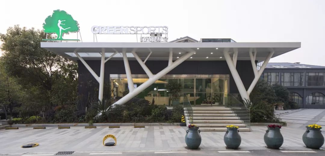 无论哪家店,总有一个能撩到你_金色港湾