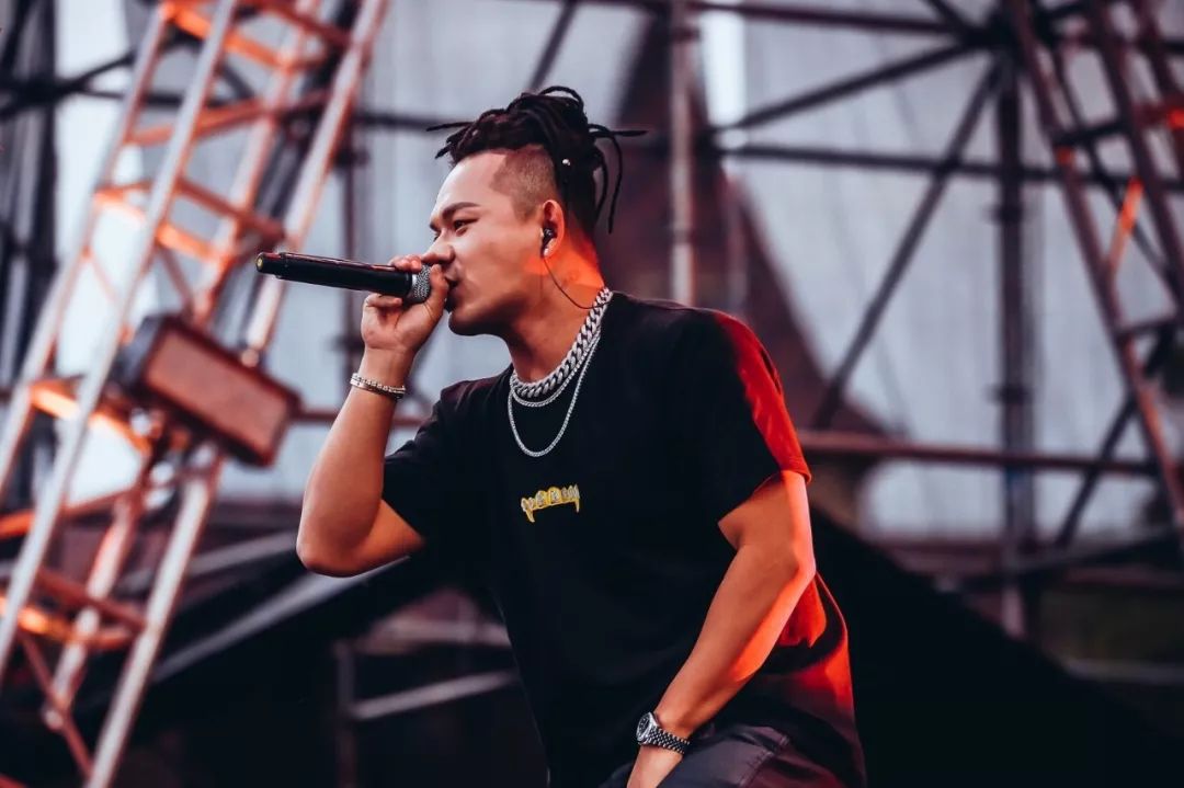 不再紧绷的黄旭用经历写歌你听到的就是现在的我人物