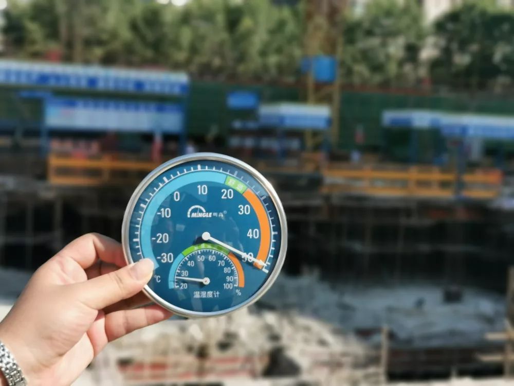 特别关注丨不畏"烤"验,致敬高温下的坚守者