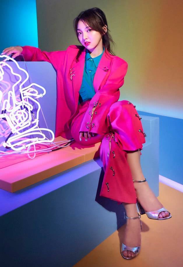 被101淘汰的强东玥,成功逆袭瘦出漫画腰,又美又甜颜值飙升!