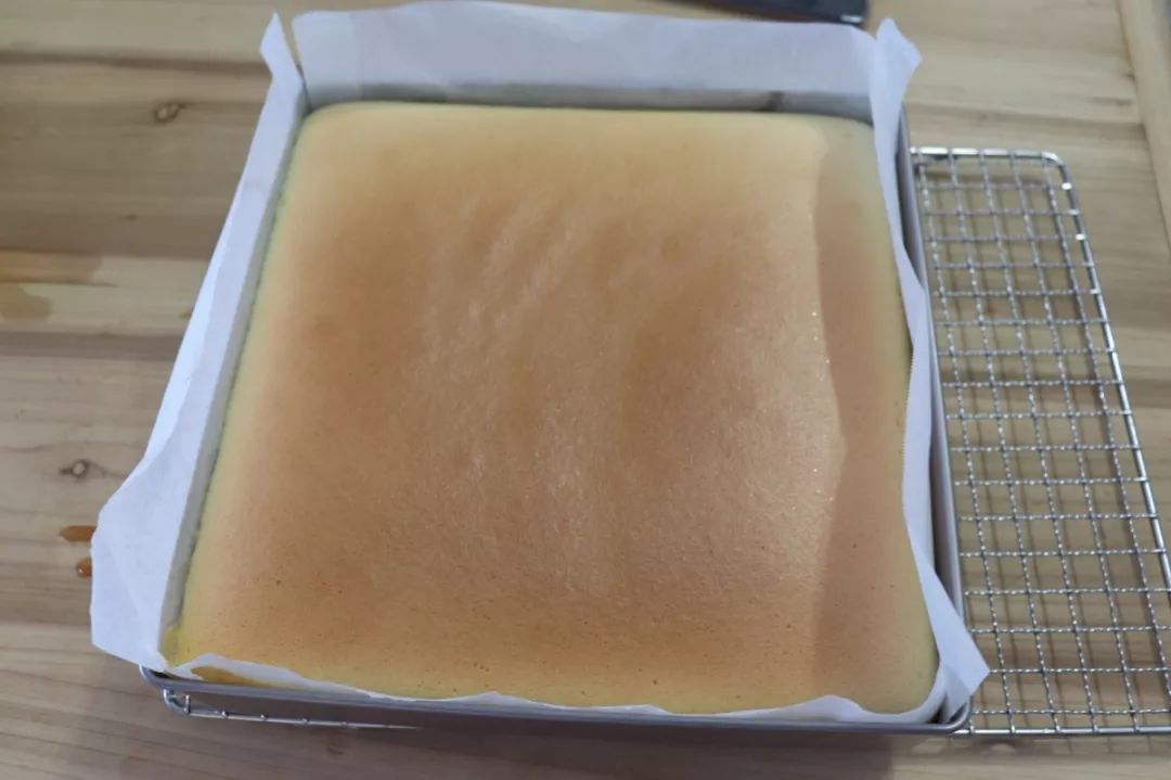 古早蛋糕油纸铺垫方法图片