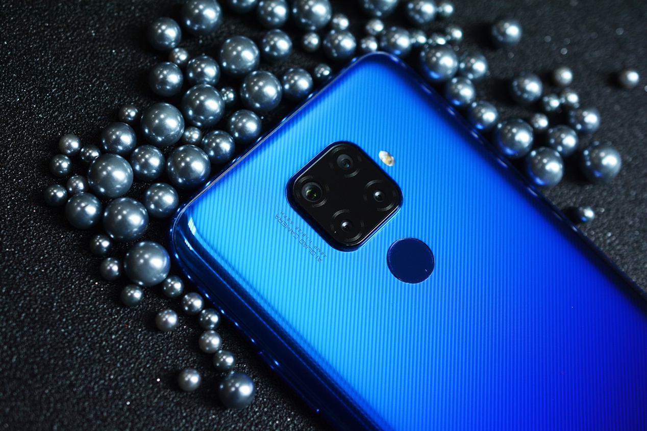 跑车般的酷炫华丽渐变色之美 华为nova 5i pro 极光色精美图赏