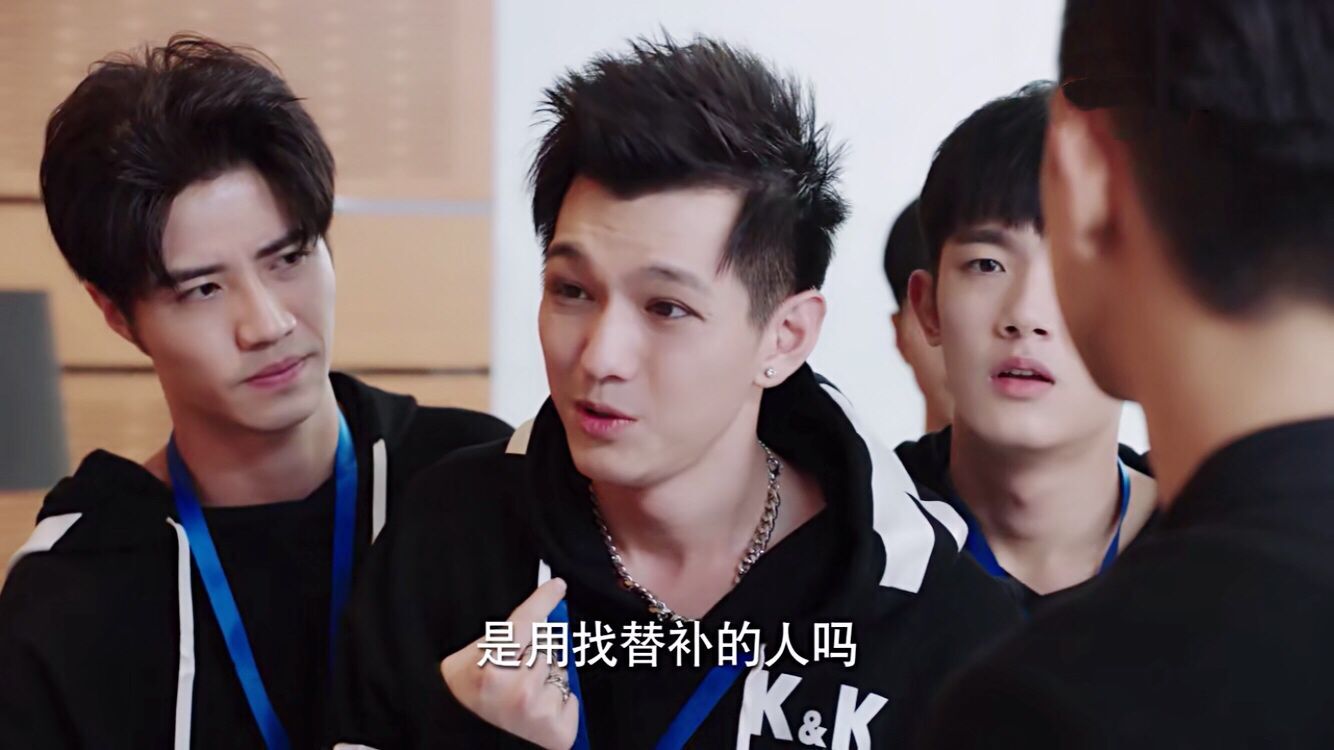 毕东然加入战队grunt缺席决赛,第3集两个关键伏笔呼应大结局