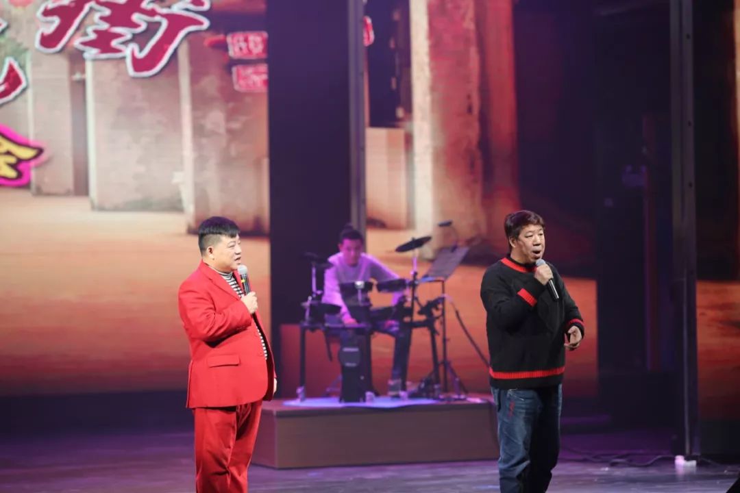 购买逗把街演出票包小镇夜场门票