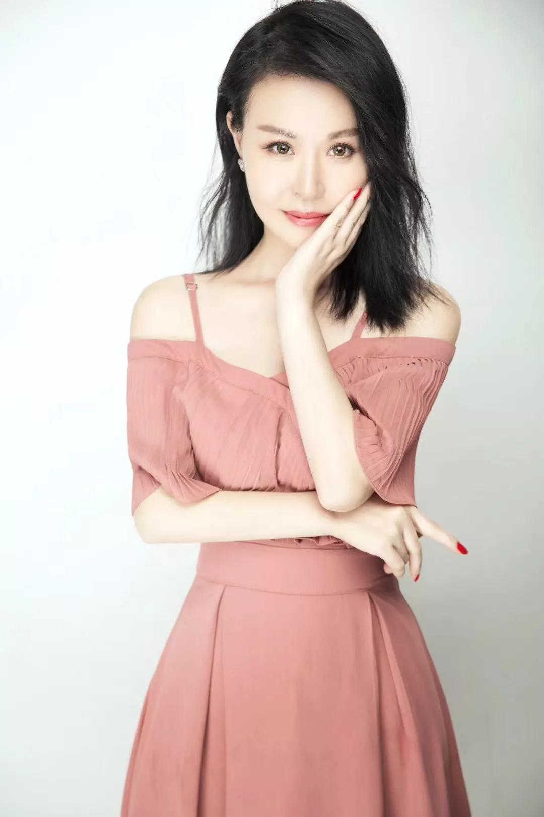 最硬核妈妈陪女儿学艺术十余年然后自己开了一个艺术机构