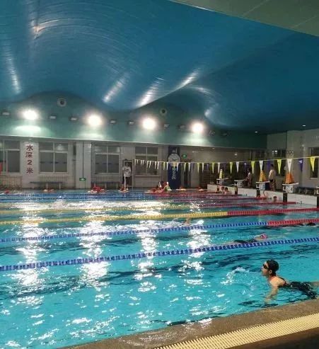 北京这12家玩水圣地!人少水好!_游泳馆