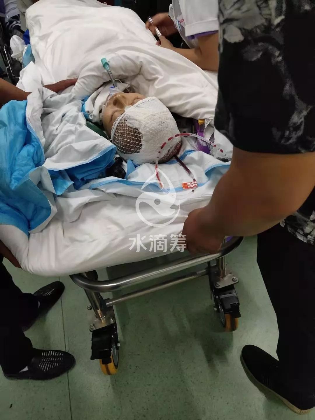 介休22岁花季少女在定阳路被汽车撞倒脑部受到重创