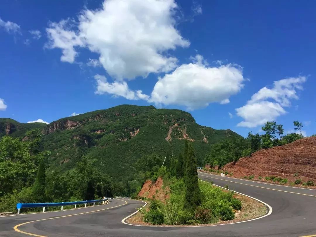 景區概況青要山景區位於洛陽市新安縣青要山鎮境內,是王屋山——黛眉