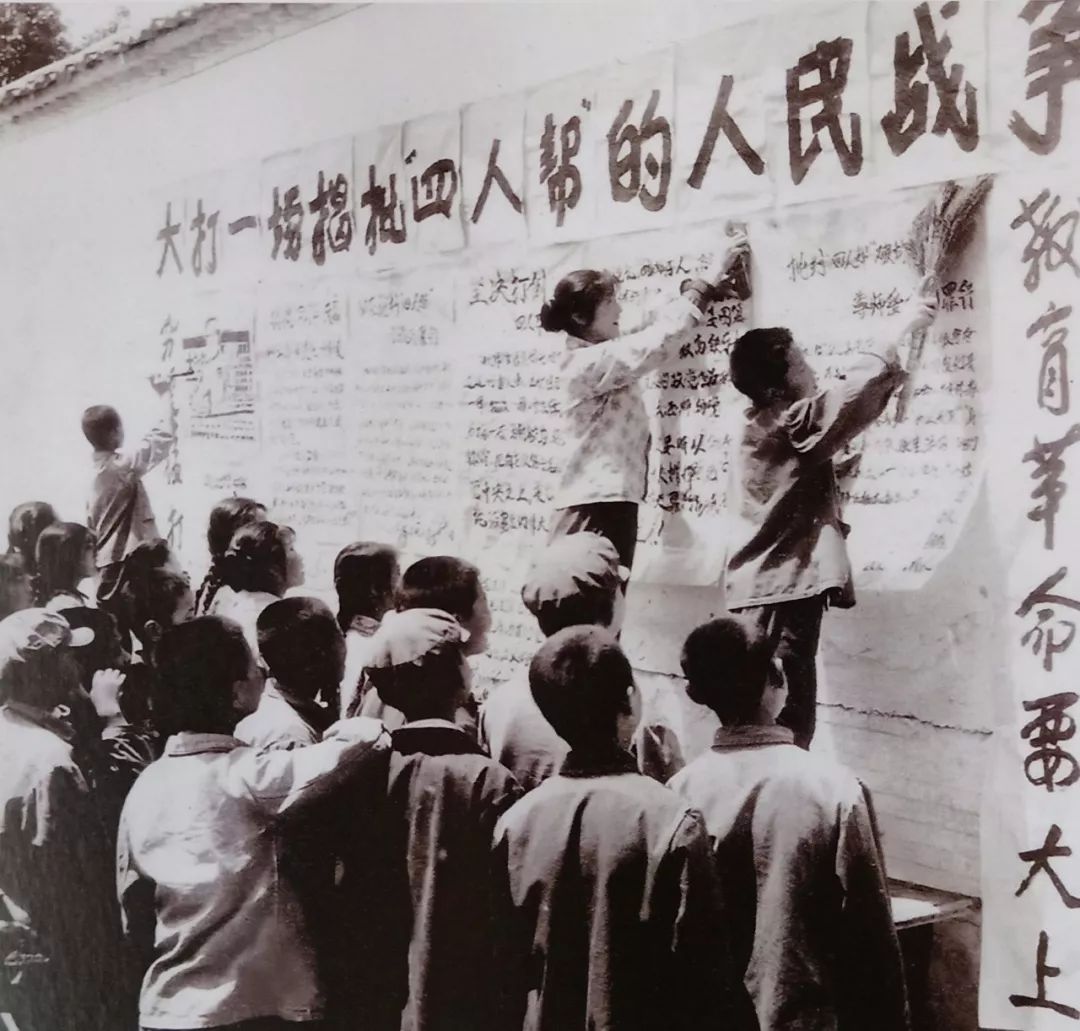 英雄街小学-拨河比赛20世纪80年代,建校初期的长治十中升国旗仪式20