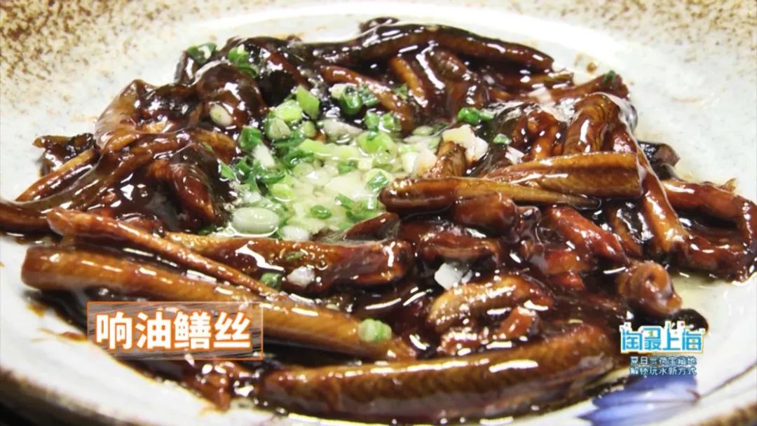 鹹蛋肉餅蒸臭豆腐,腸肺湯等地道本幫菜,但大廚卻極力推薦爛糊肉絲