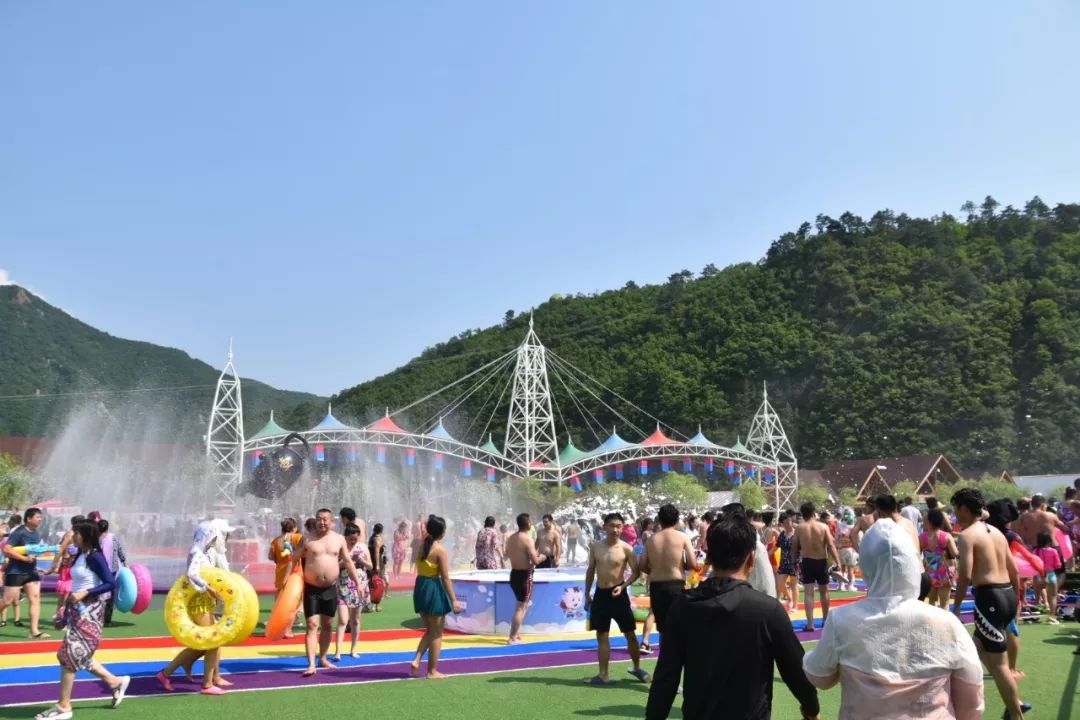 今天上万名游客相聚裕龙湾狂欢!明天更热闹……_水上乐园