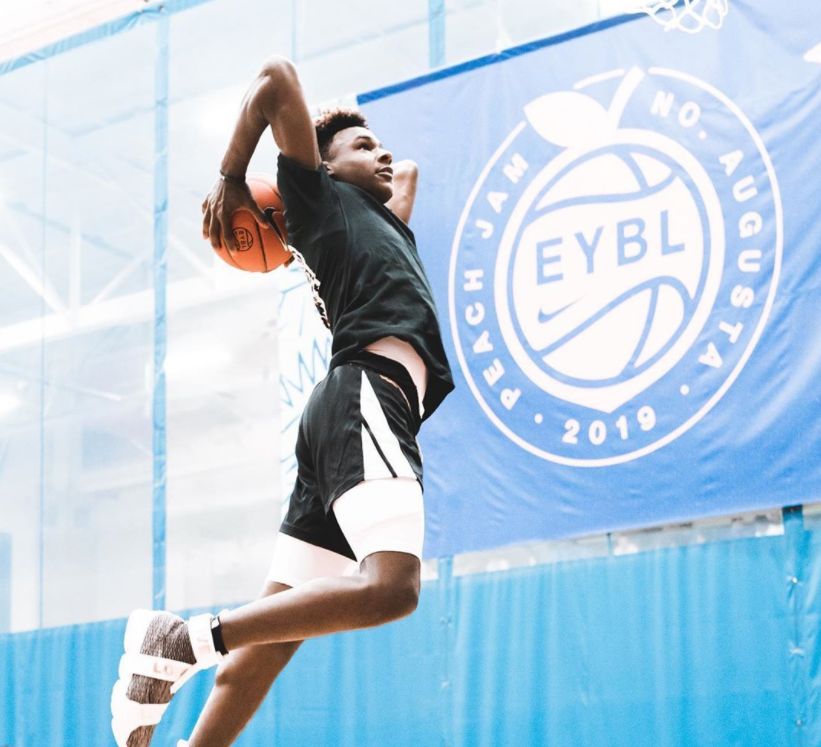 布朗尼和队友带领blue chips以50:44战胜对手,胖虎jahzare在这个级别