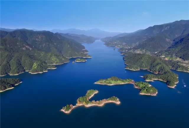 航拍云和湖只需一眼它便刻在你的心上