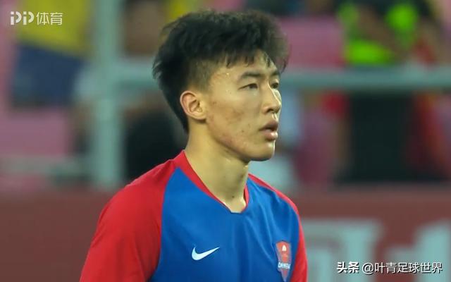 随即起脚劲射,皮球对方球员杨帅的头上发生折射窜入球门上角,河北华夏