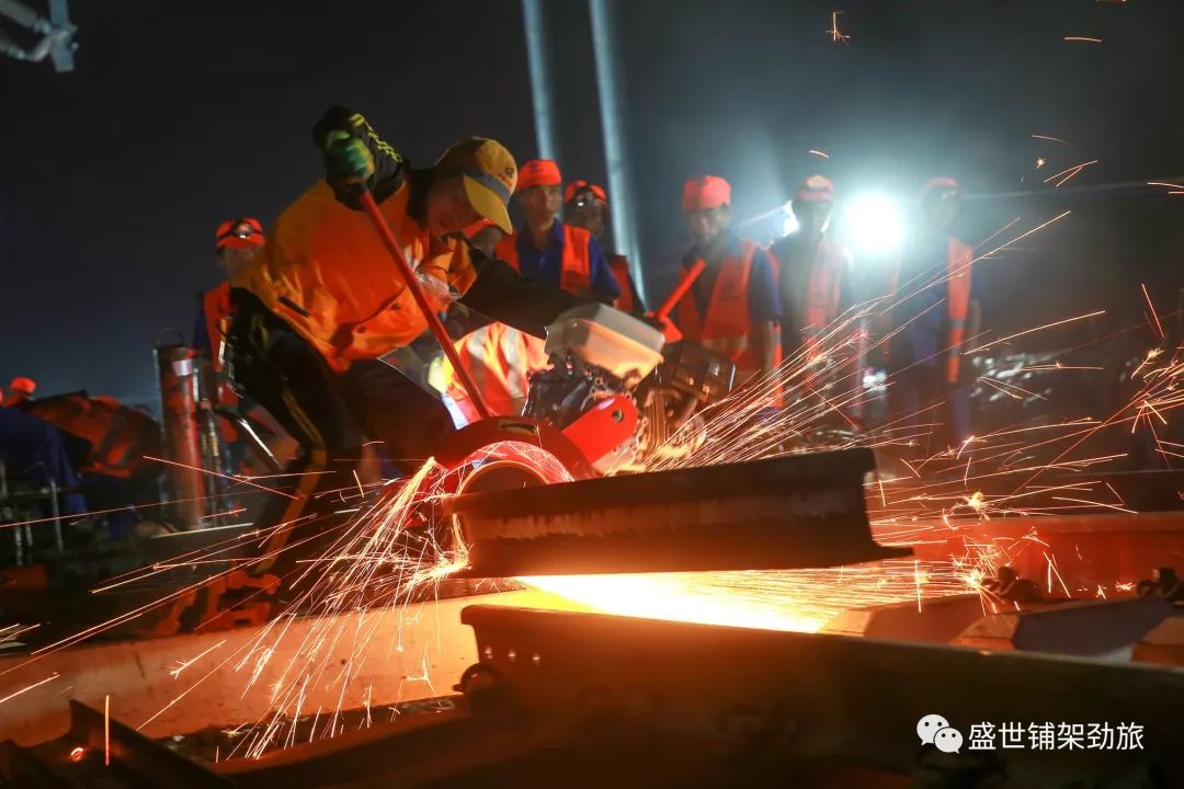 惊呆!「基建狂魔」5小时让铁路搬家!_中国