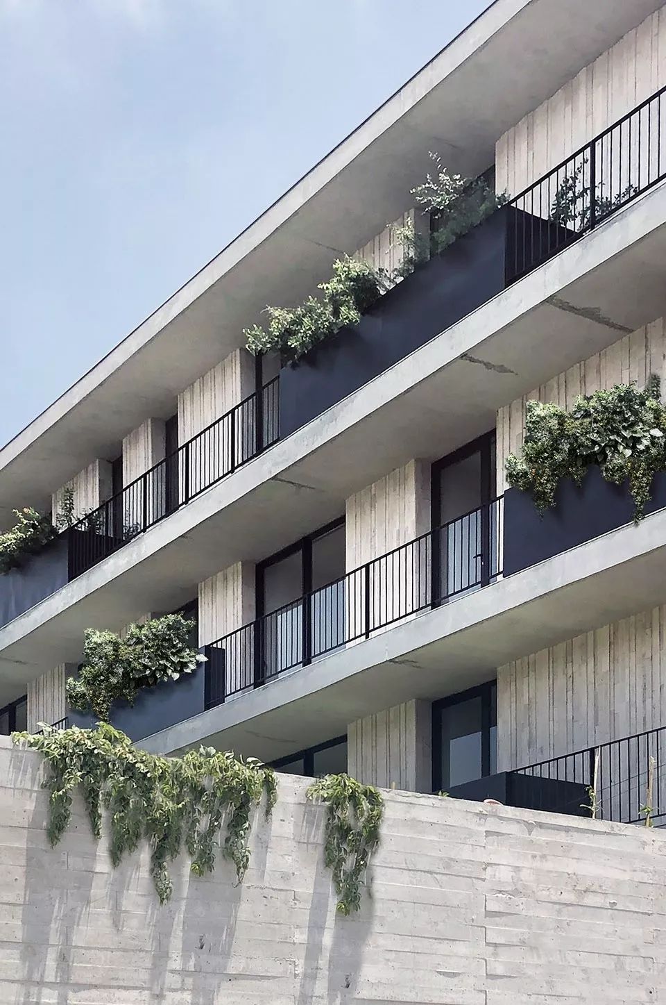 向地下延伸的l形综合体 - afinia olivar住宅楼,墨西哥 / michan