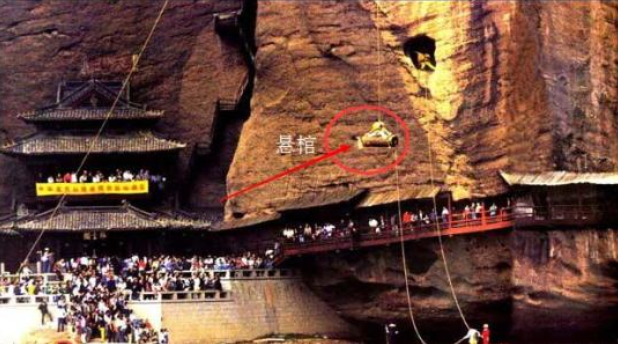 三峡悬棺:尸体如何葬到悬崖峭壁?专家揭秘!_棺材