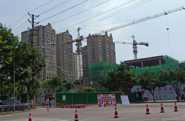 南充金鱼岭街全封闭施工,正阳东路恢复双向行驶!