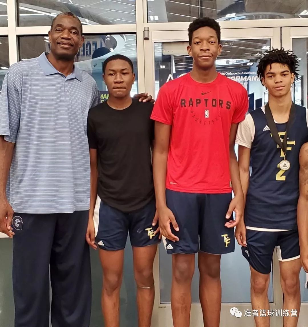 为你以及你的队友感到骄傲"@莱恩·穆托姆博今年的又一个冠军并配文到