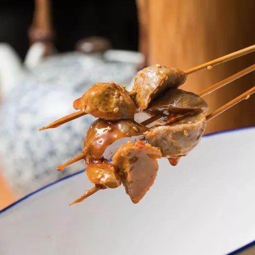 黄喉,素毛肚,秋葵,鸭肾,脆笋……荤的素的,蜀一把都有,老板还把潮汕