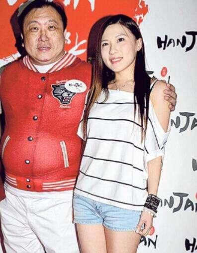 王晶老婆首次曝光正脸难怪他独宠邱淑贞这么多年