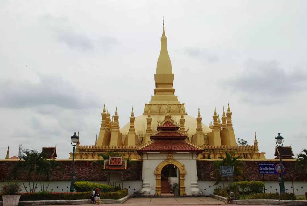 限时抢购1699元老挝6天5晚双飞团落地签全程入住四星酒店赠送流量卡