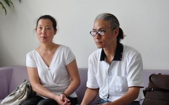 他曾春晚成名成千万富豪,破产后一夜白头,58岁卖包子东山再起_高逸峰