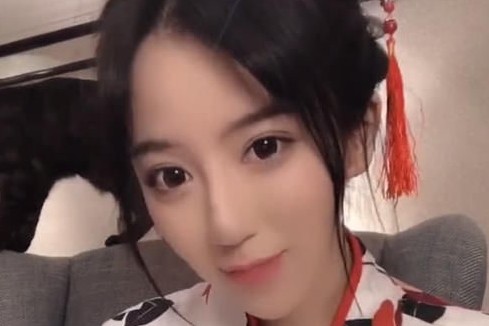 斗鱼一姐呆妹儿是pdd铁粉,老公吐槽了一句pdd丑,她气得当场离婚