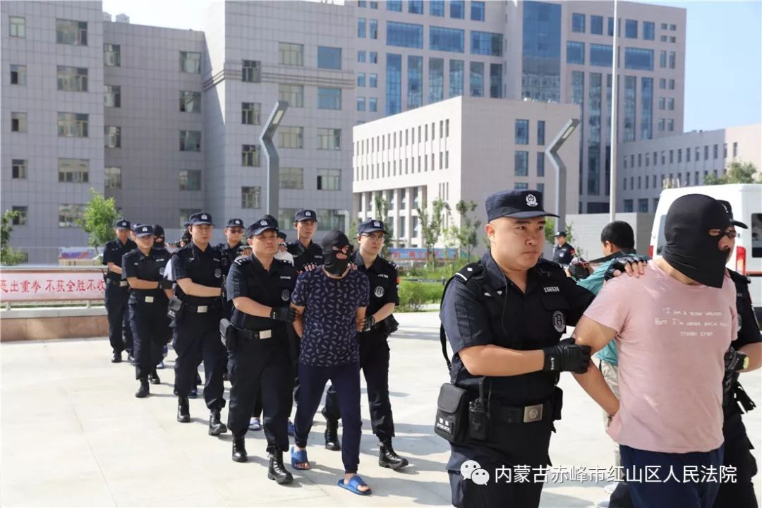 敲诈勒索开设赌场受贿内蒙古一村霸主任受审