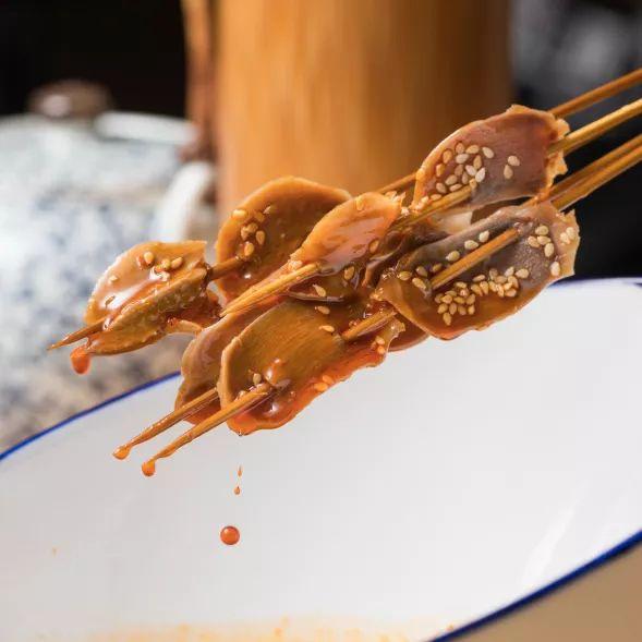 黄喉,素毛肚,秋葵,鸭肾,脆笋……荤的素的,蜀一把都有,老板还把潮汕