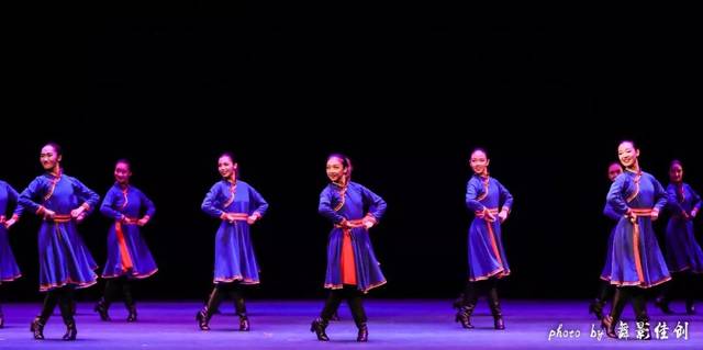 13傣族风格训练表演性组合表演班级:2016级15班14藏族热巴鼓风格训练