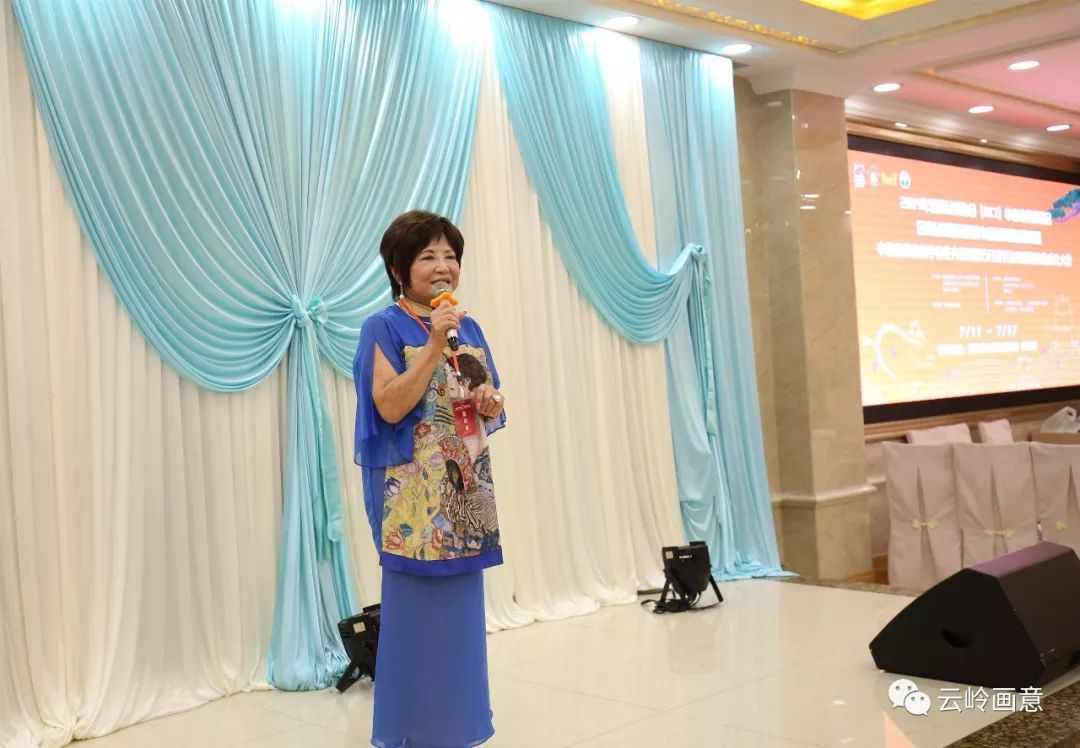 谁说女子不如男巾帼气概震长空