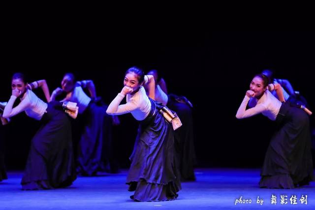 舞影图集丨四川师大舞蹈学院舞蹈表演系2016级民间舞方向民族民间舞