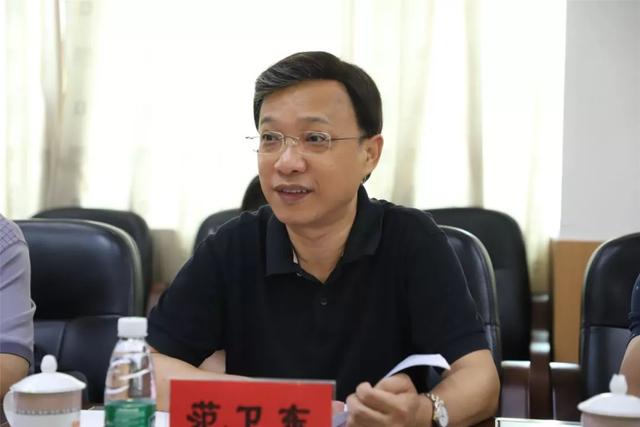 各庭室负责人;行政系统出席会议的有市司法局局长范卫东,副局长黄志斌