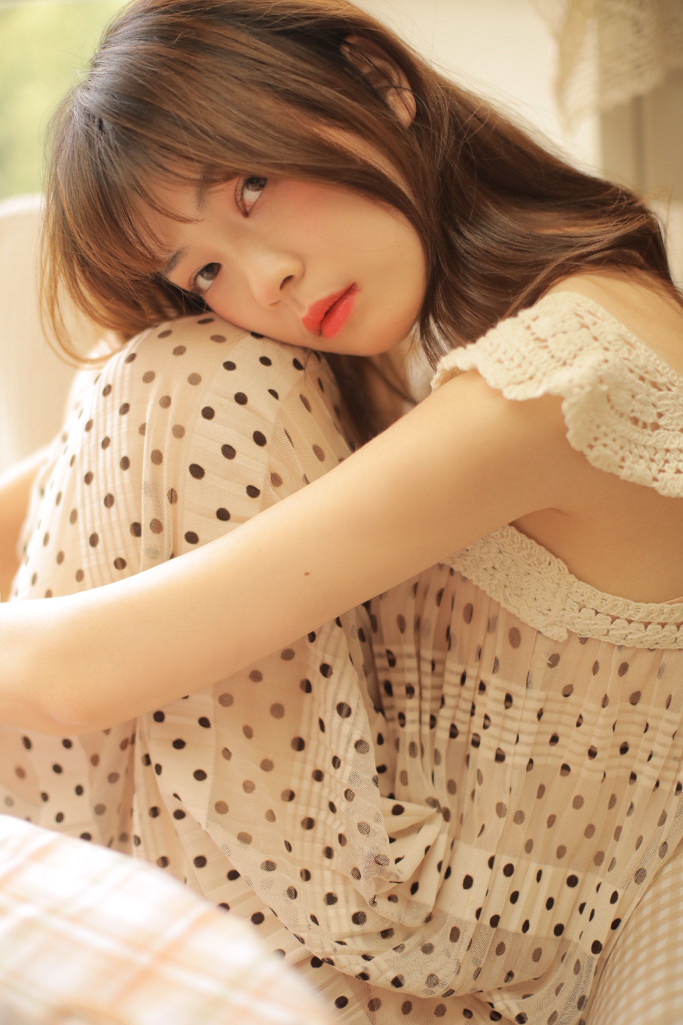 性感美女时尚写真,90后连衣裙长发披肩迷人电眼,清纯甜美!