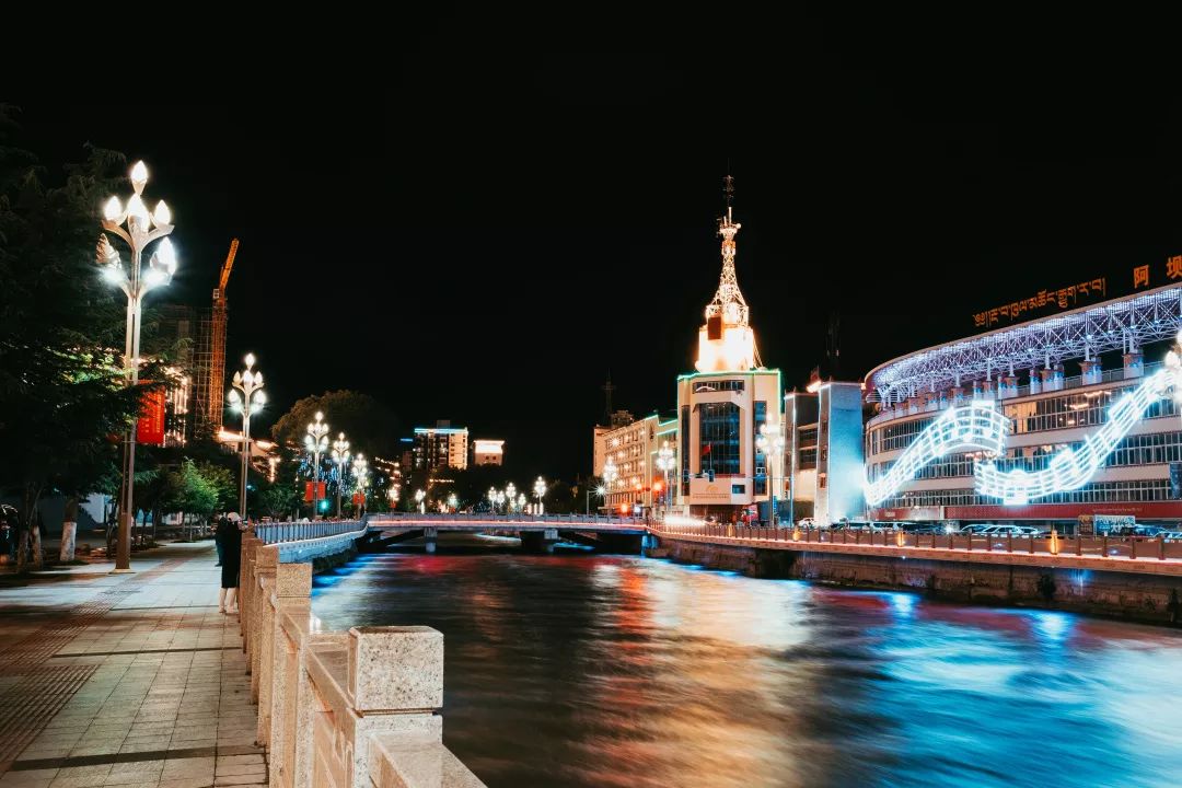 城市就是景区 马尔康"夜色撩人"_夜景