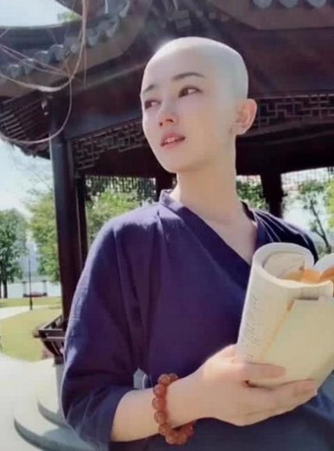 网上惊现"尼姑西施"转身的那一刻,网友:吓我一跳!