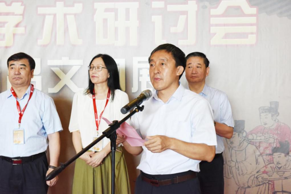 大同市人民政府副市长郝献民在致辞中,对本次展览及研讨会的成功举办