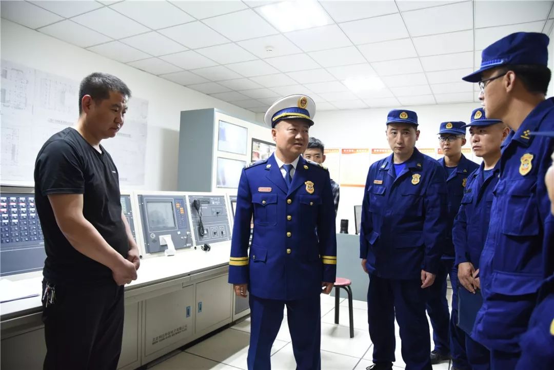 甘肃消防总队防火部部长申立新深入甘南检查指导"一会