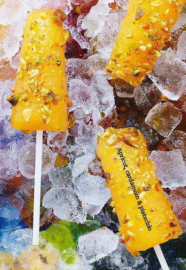 20分钟(外加4小时冷冻)apricot, cardamom & pistachio ice lollies