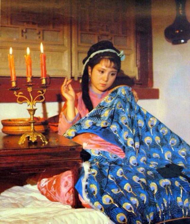 《红楼梦》晴雯智商情商双低,为何能位列金陵十二钗又副册榜首?_袭人